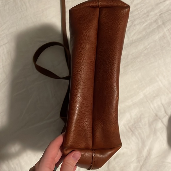 Portland leather crossbody tote - Picture 10 of 12